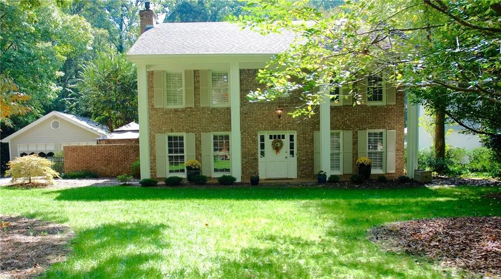 345 Earlston Drive, Sandy Springs, Georgia 30328, 3 Bedrooms Bedrooms, ,2 BathroomsBathrooms,Residential,Sold,345 Earlston Drive,5606016