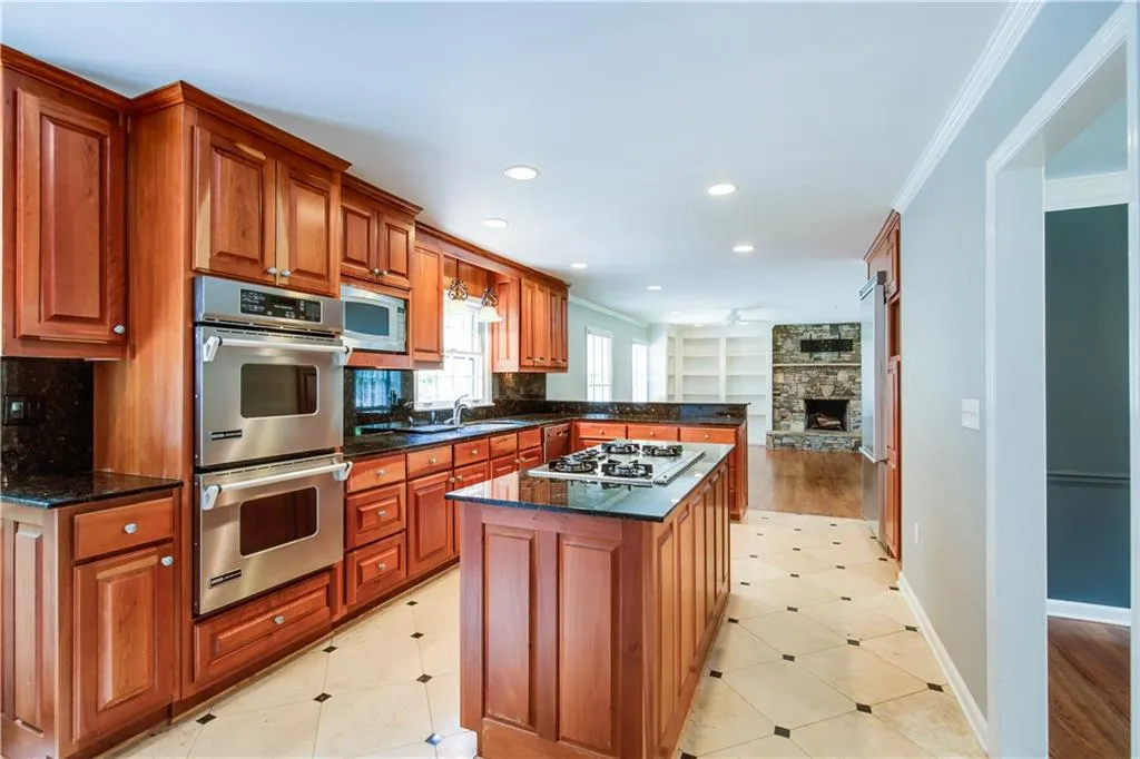 525 Mount Paran Road, Atlanta, Georgia 30327, 3 Bedrooms Bedrooms, ,2 BathroomsBathrooms,Residential,Sold,525 Mount Paran Road,6006045