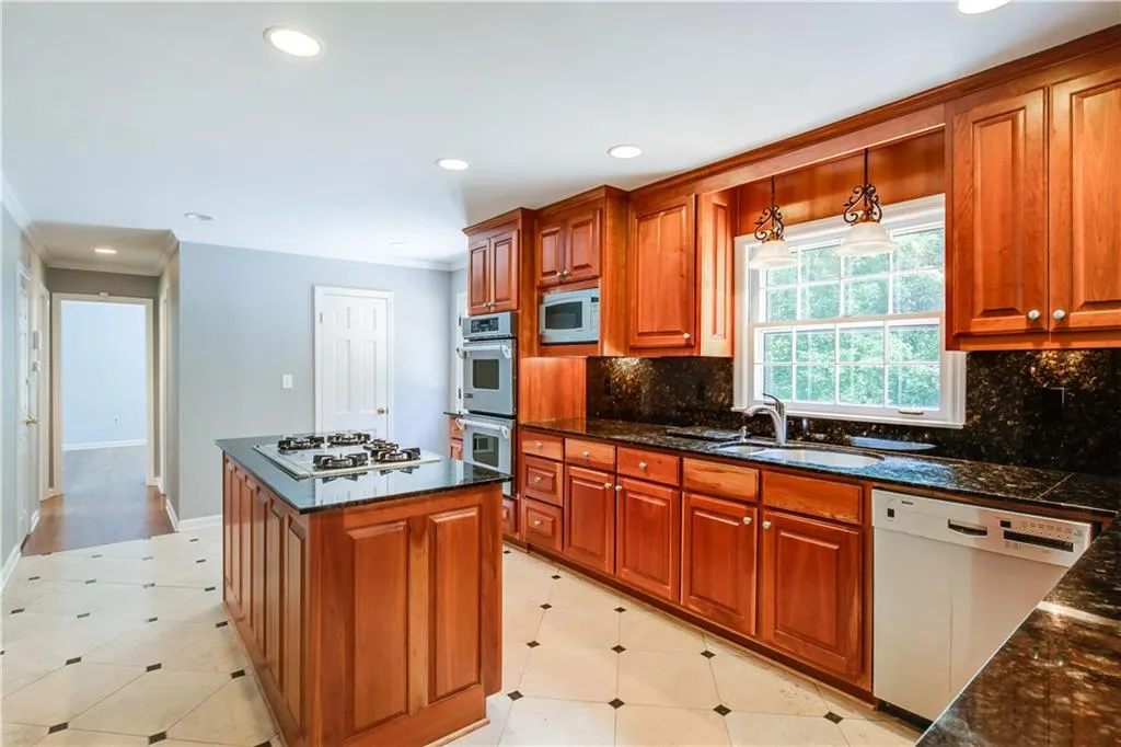 525 Mount Paran Road, Atlanta, Georgia 30327, 3 Bedrooms Bedrooms, ,2 BathroomsBathrooms,Residential,Sold,525 Mount Paran Road,6006045