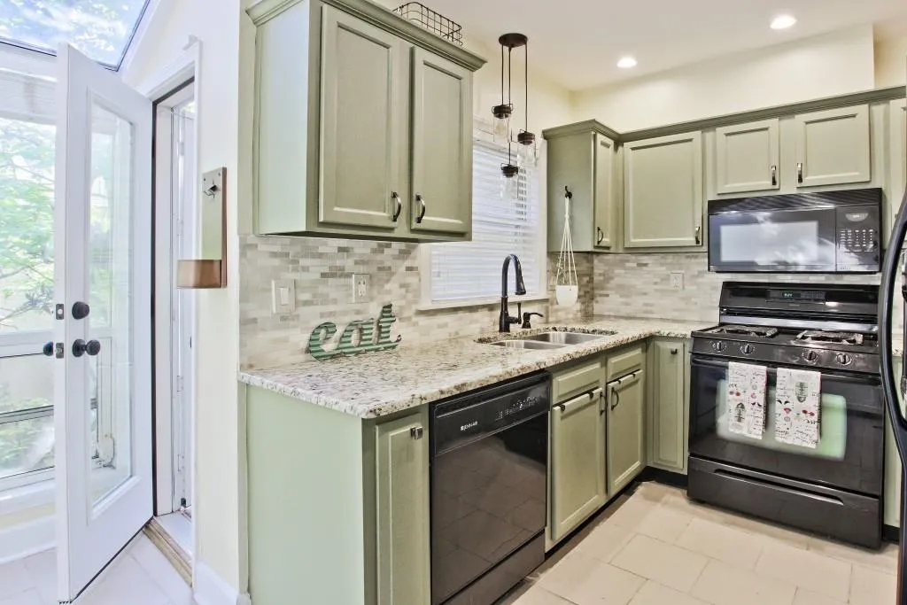 7500 Roswell Road Unit 59, Sandy Springs, Georgia 30350, 2 Bedrooms Bedrooms, ,2 BathroomsBathrooms,Residential,Sold,7500 Roswell Road Unit 59,6880487