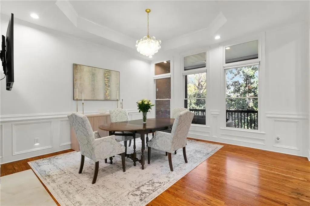 Room for a large party!