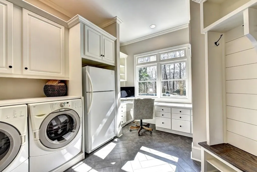831 North Island Terrace, Atlanta, Georgia 30327, 6 Bedrooms Bedrooms, ,7 BathroomsBathrooms,Residential,Sold,831 North Island Terrace,6684823