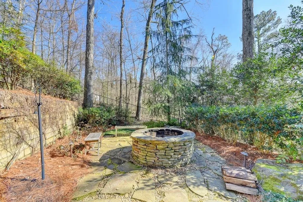 831 North Island Terrace, Atlanta, Georgia 30327, 6 Bedrooms Bedrooms, ,7 BathroomsBathrooms,Residential,Sold,831 North Island Terrace,6684823