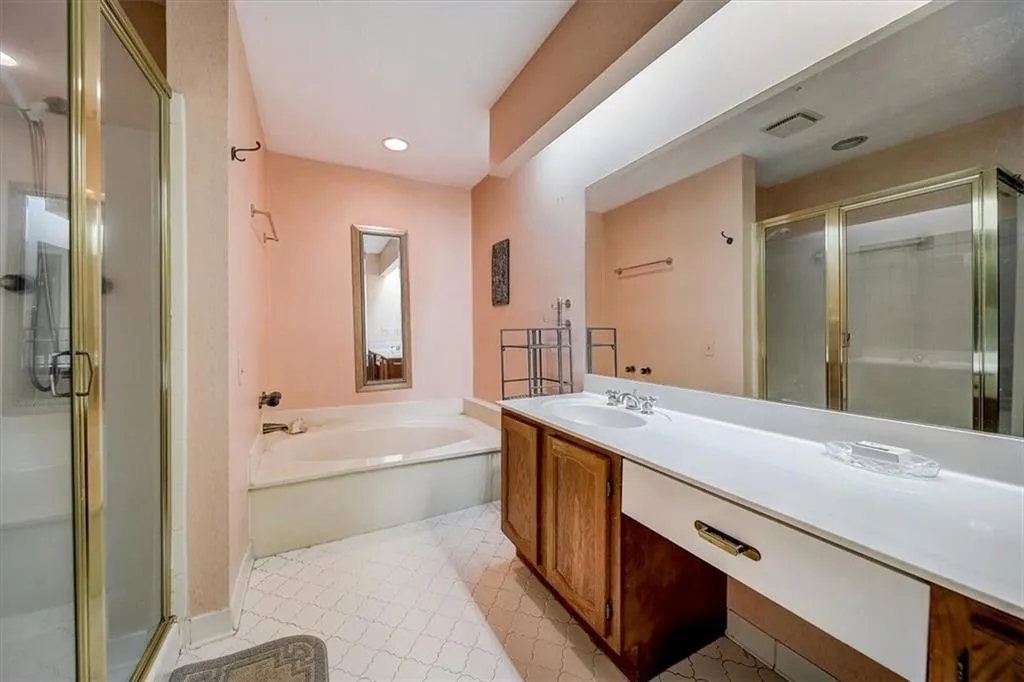 46 Waterford Court, Sandy Springs, Georgia 30328, 2 Bedrooms Bedrooms, ,2 BathroomsBathrooms,Residential,Sold,46 Waterford Court,7090201