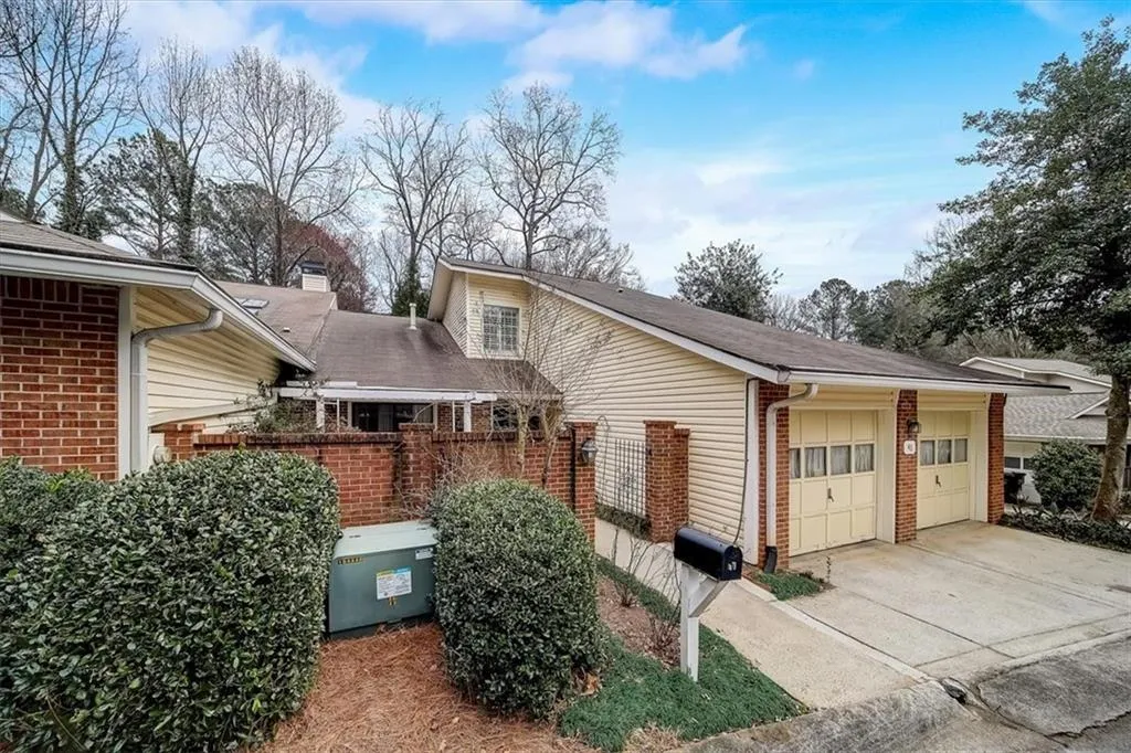 46 Waterford Court, Sandy Springs, Georgia 30328, 2 Bedrooms Bedrooms, ,2 BathroomsBathrooms,Residential,Sold,46 Waterford Court,7090201