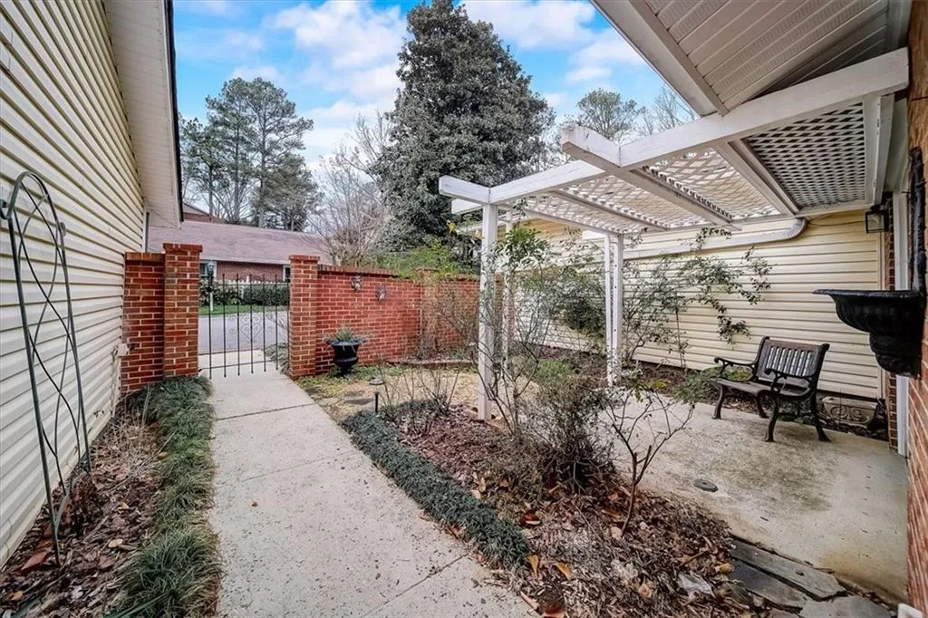 46 Waterford Court, Sandy Springs, Georgia 30328, 2 Bedrooms Bedrooms, ,2 BathroomsBathrooms,Residential,Sold,46 Waterford Court,7090201