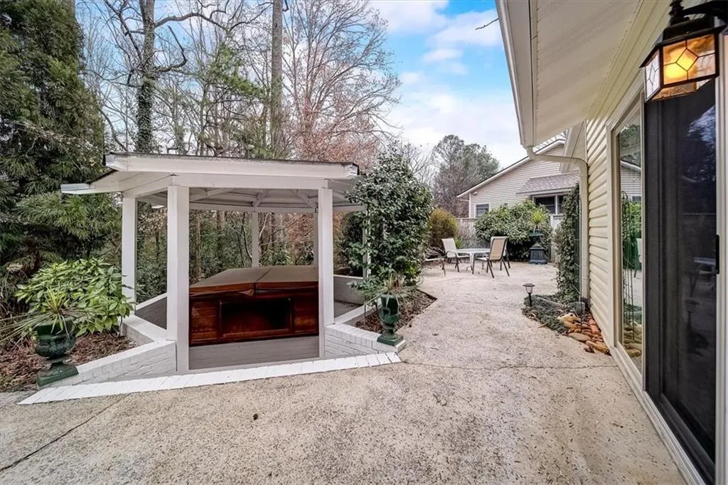 46 Waterford Court, Sandy Springs, Georgia 30328, 2 Bedrooms Bedrooms, ,2 BathroomsBathrooms,Residential,Sold,46 Waterford Court,7090201