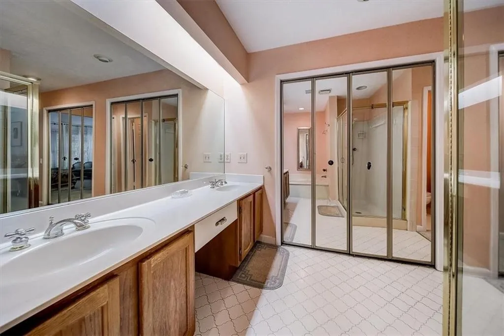 46 Waterford Court, Sandy Springs, Georgia 30328, 2 Bedrooms Bedrooms, ,2 BathroomsBathrooms,Residential,Sold,46 Waterford Court,7090201