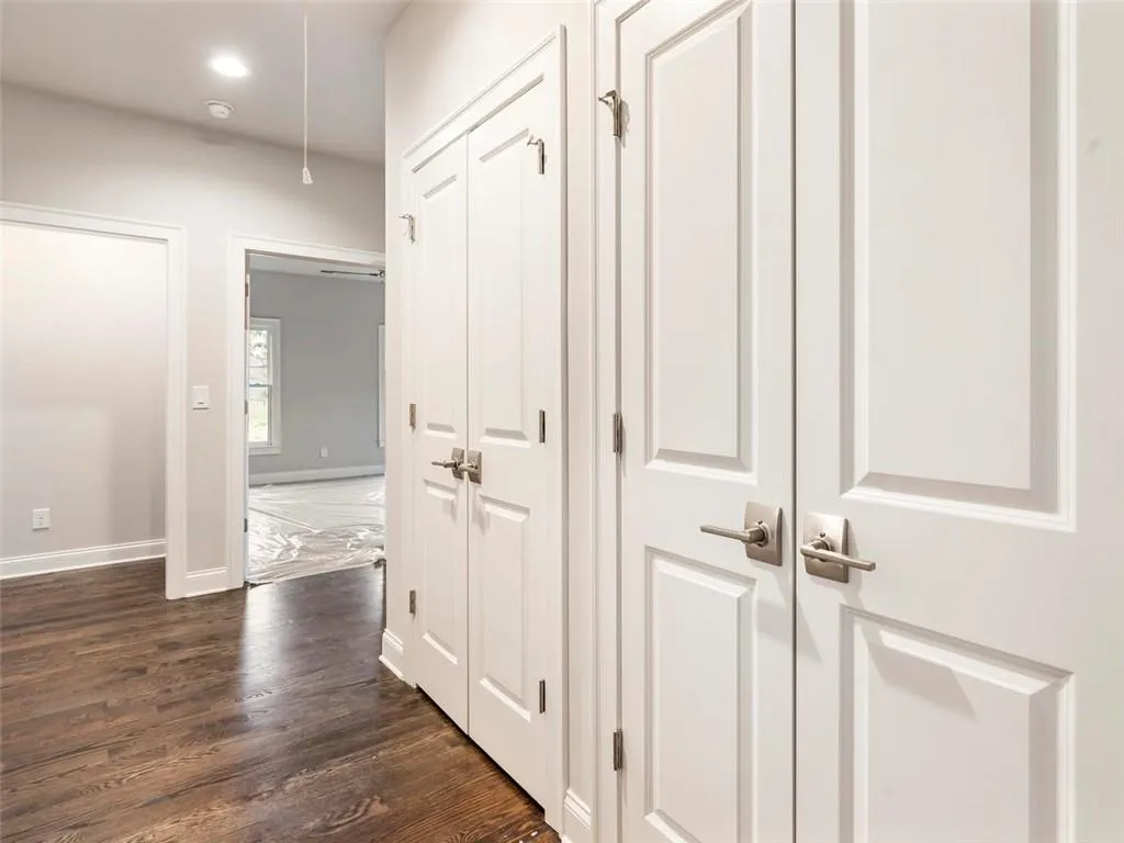 5320 Green Hill Place Ne, Atlanta, Georgia 30342, 5 Bedrooms Bedrooms, ,5 BathroomsBathrooms,Residential,Sold,5320 Green Hill Place Ne,6528475