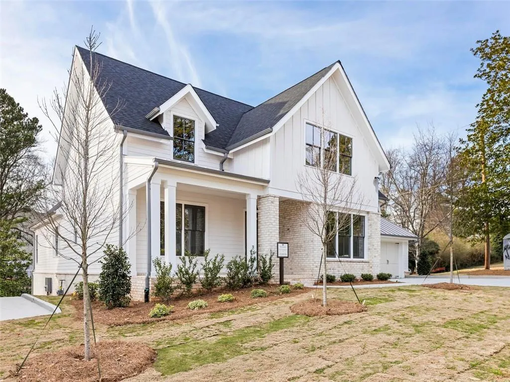 5320 Green Hill Place Ne, Atlanta, Georgia 30342, 5 Bedrooms Bedrooms, ,5 BathroomsBathrooms,Residential,Sold,5320 Green Hill Place Ne,6528475