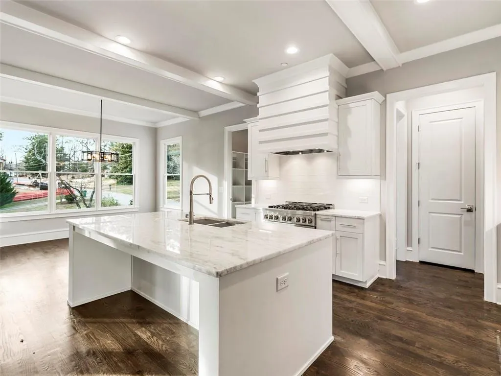5320 Green Hill Place Ne, Atlanta, Georgia 30342, 5 Bedrooms Bedrooms, ,5 BathroomsBathrooms,Residential,Sold,5320 Green Hill Place Ne,6528475