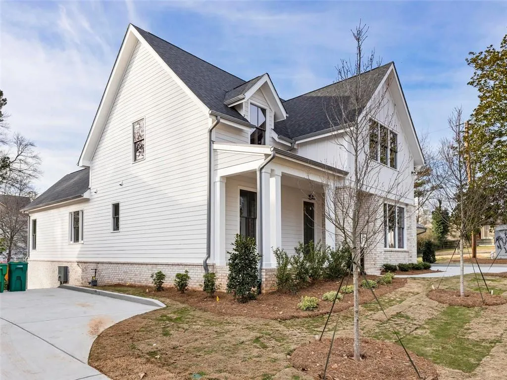5320 Green Hill Place Ne, Atlanta, Georgia 30342, 5 Bedrooms Bedrooms, ,5 BathroomsBathrooms,Residential,Sold,5320 Green Hill Place Ne,6528475