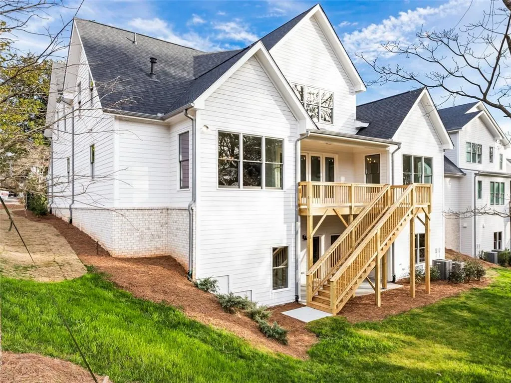 5320 Green Hill Place Ne, Atlanta, Georgia 30342, 5 Bedrooms Bedrooms, ,5 BathroomsBathrooms,Residential,Sold,5320 Green Hill Place Ne,6528475