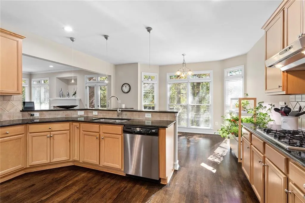 7275 Village Creek Trace, Atlanta, Georgia 30328, 4 Bedrooms Bedrooms, ,3 BathroomsBathrooms,Residential,Sold,7275 Village Creek Trace,6971127