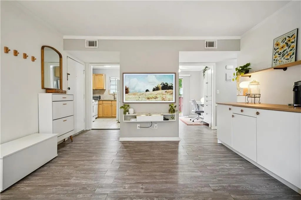 5504 Kingsport Drive Unit 29, Atlanta, Georgia 30342, 2 Bedrooms Bedrooms, ,1 BathroomBathrooms,Residential,Sold,5504 Kingsport Drive Unit 29,7385805