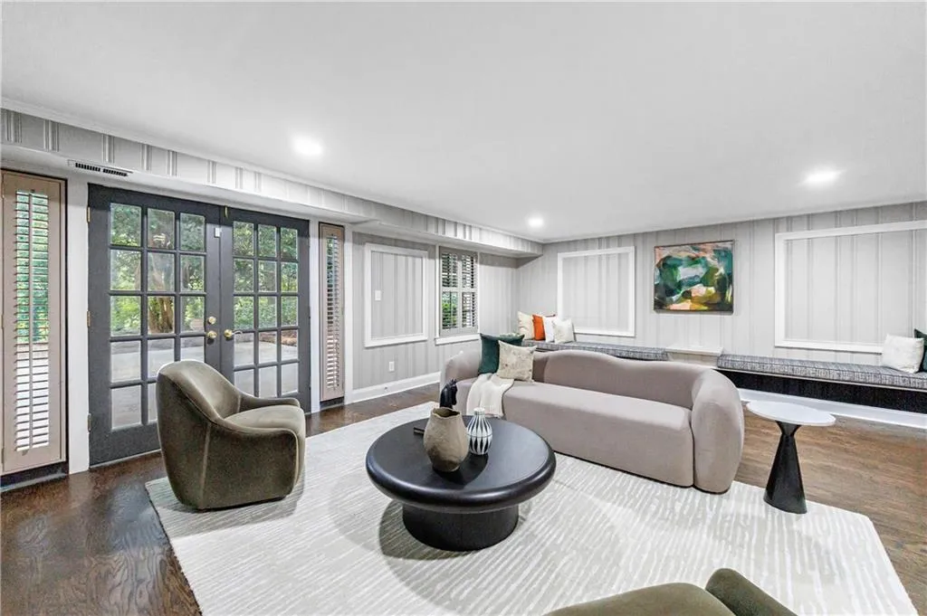 924 Peachtree Battle Avenue Nw, Atlanta, Georgia 30327, 5 Bedrooms Bedrooms, ,3 BathroomsBathrooms,Residential,For Sale,924 Peachtree Battle Avenue Nw,7615737