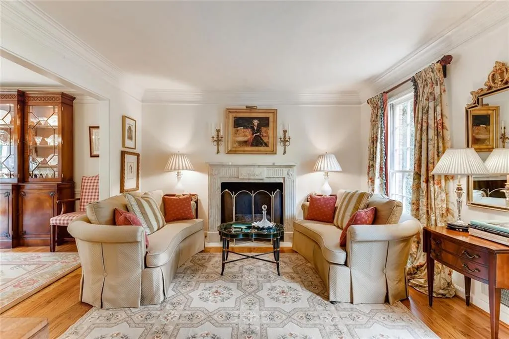 575 Spindlewick Drive, Sandy Springs, Georgia 30350, 4 Bedrooms Bedrooms, ,3 BathroomsBathrooms,Residential,Sold,575 Spindlewick Drive,6809138