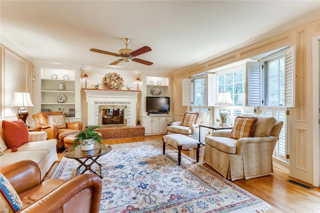 575 Spindlewick Drive, Sandy Springs, Georgia 30350, 4 Bedrooms Bedrooms, ,3 BathroomsBathrooms,Residential,Sold,575 Spindlewick Drive,6809138