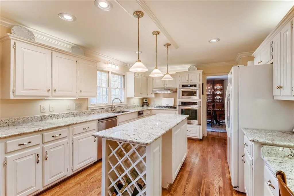 575 Spindlewick Drive, Sandy Springs, Georgia 30350, 4 Bedrooms Bedrooms, ,3 BathroomsBathrooms,Residential,Sold,575 Spindlewick Drive,6809138