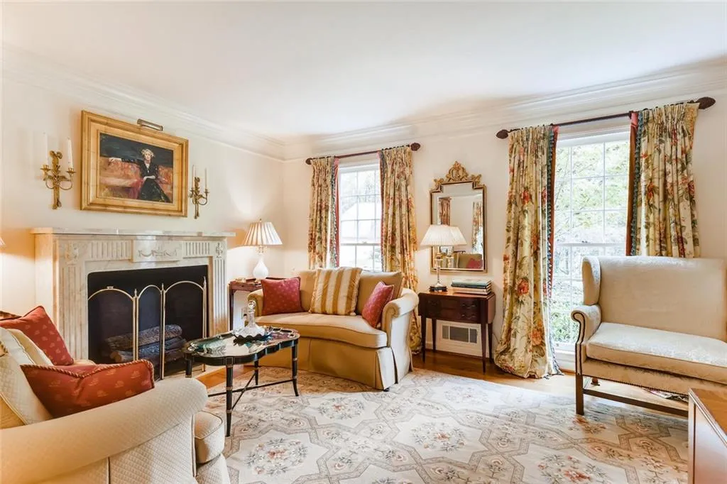 575 Spindlewick Drive, Sandy Springs, Georgia 30350, 4 Bedrooms Bedrooms, ,3 BathroomsBathrooms,Residential,Sold,575 Spindlewick Drive,6809138