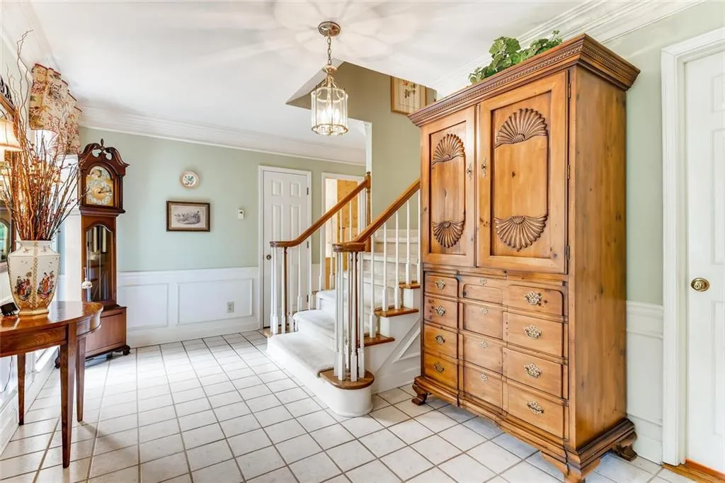 575 Spindlewick Drive, Sandy Springs, Georgia 30350, 4 Bedrooms Bedrooms, ,3 BathroomsBathrooms,Residential,Sold,575 Spindlewick Drive,6809138