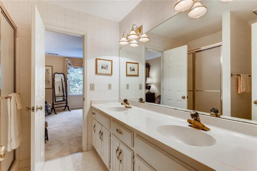 575 Spindlewick Drive, Sandy Springs, Georgia 30350, 4 Bedrooms Bedrooms, ,3 BathroomsBathrooms,Residential,Sold,575 Spindlewick Drive,6809138