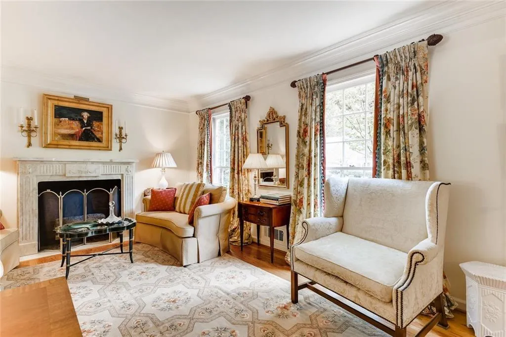 575 Spindlewick Drive, Sandy Springs, Georgia 30350, 4 Bedrooms Bedrooms, ,3 BathroomsBathrooms,Residential,Sold,575 Spindlewick Drive,6809138