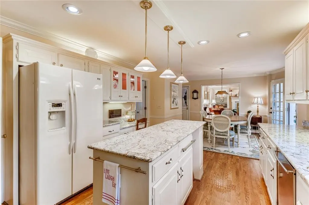 575 Spindlewick Drive, Sandy Springs, Georgia 30350, 4 Bedrooms Bedrooms, ,3 BathroomsBathrooms,Residential,Sold,575 Spindlewick Drive,6809138