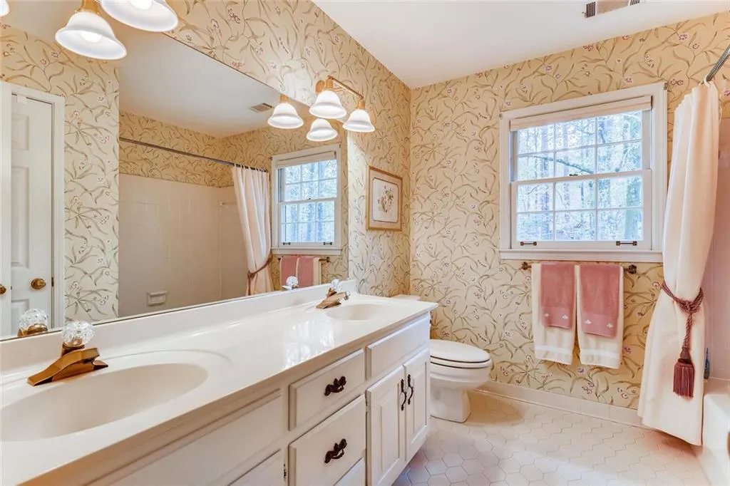 575 Spindlewick Drive, Sandy Springs, Georgia 30350, 4 Bedrooms Bedrooms, ,3 BathroomsBathrooms,Residential,Sold,575 Spindlewick Drive,6809138