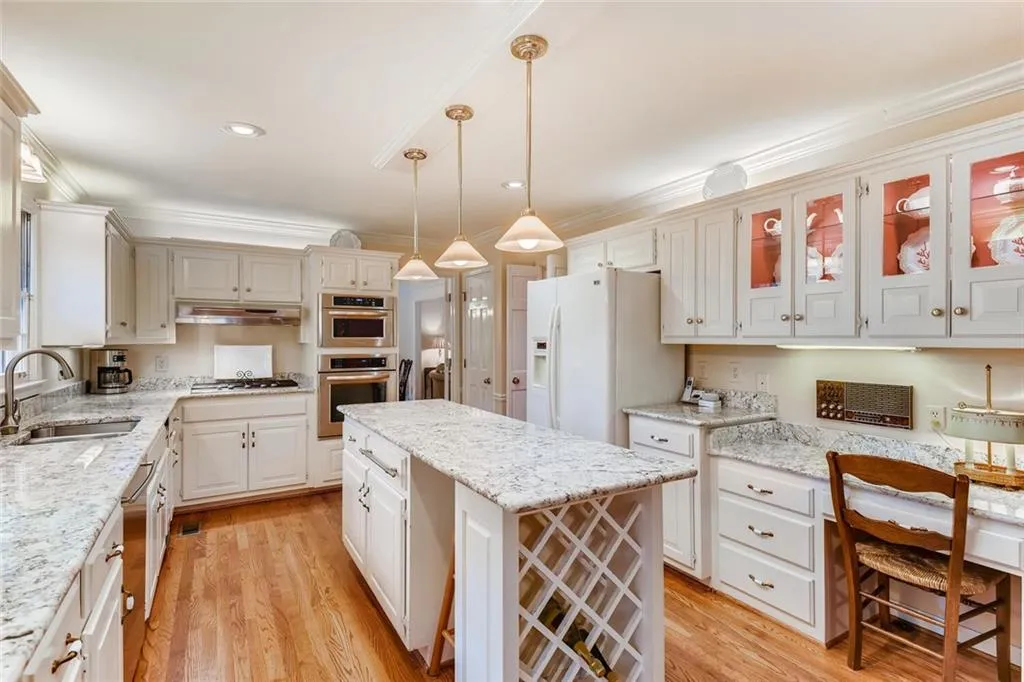 575 Spindlewick Drive, Sandy Springs, Georgia 30350, 4 Bedrooms Bedrooms, ,3 BathroomsBathrooms,Residential,Sold,575 Spindlewick Drive,6809138