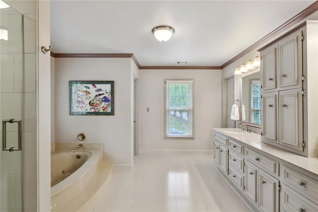 2160 Dunwoody Heritage Drive, Sandy Springs, Georgia 30350, 5 Bedrooms Bedrooms, ,3 BathroomsBathrooms,Residential,Sold,2160 Dunwoody Heritage Drive,7017800