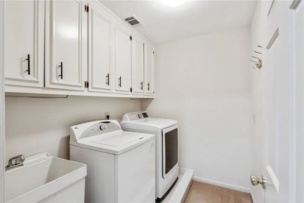 2160 Dunwoody Heritage Drive, Sandy Springs, Georgia 30350, 5 Bedrooms Bedrooms, ,3 BathroomsBathrooms,Residential,Sold,2160 Dunwoody Heritage Drive,7017800