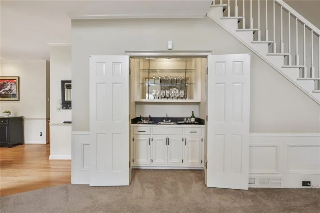 2160 Dunwoody Heritage Drive, Sandy Springs, Georgia 30350, 5 Bedrooms Bedrooms, ,3 BathroomsBathrooms,Residential,Sold,2160 Dunwoody Heritage Drive,7017800