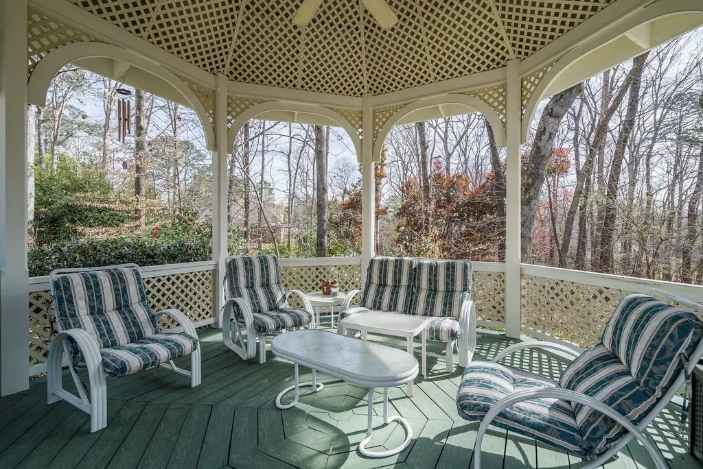 535 Valley Hall Drive, Sandy Springs, Georgia 30350, 4 Bedrooms Bedrooms, ,4 BathroomsBathrooms,Residential,Sold,535 Valley Hall Drive,5974720