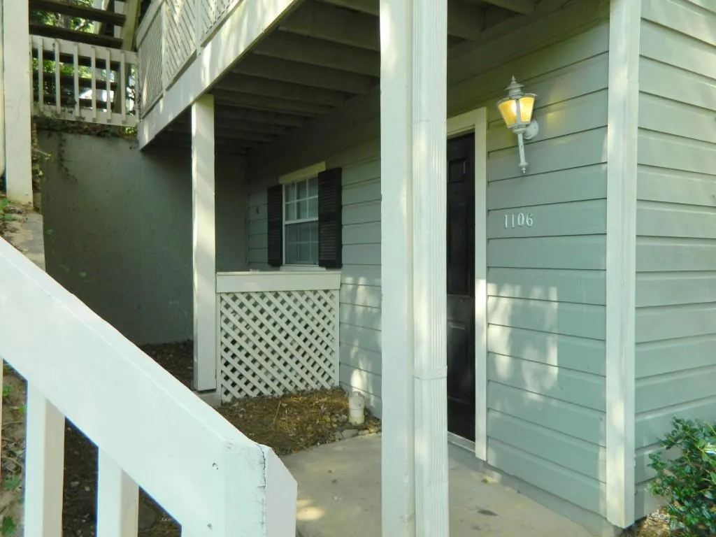 1106 Natchez Trace, Atlanta, Georgia 30350, 2 Bedrooms Bedrooms, ,1 BathroomBathrooms,Residential,Sold,1106 Natchez Trace,6908783