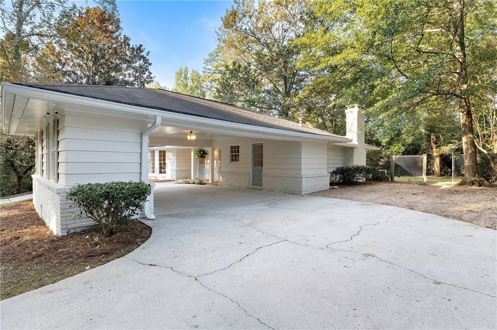 7330 Hunters Branch Drive NE, Atlanta, Georgia 30328, 4 Bedrooms Bedrooms, ,2 BathroomsBathrooms,Residential,Sold,7330 Hunters Branch Drive NE,7287835