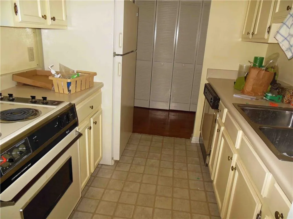 300 Johnson Ferry Road Ne Unit B814, Atlanta, Georgia 30328, 2 Bedrooms Bedrooms, ,2 BathroomsBathrooms,Residential,Sold,300 Johnson Ferry Road Ne Unit B814,5823565