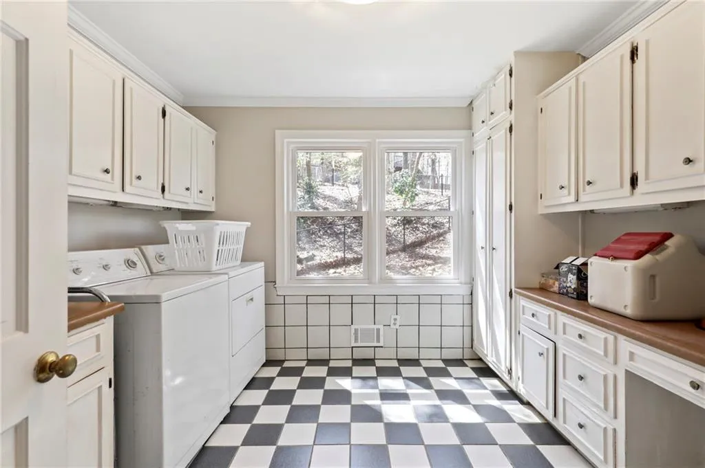 590 Valley Hall Drive, Sandy Springs, Georgia 30350, 4 Bedrooms Bedrooms, ,4 BathroomsBathrooms,Residential,Sold,590 Valley Hall Drive,6857372