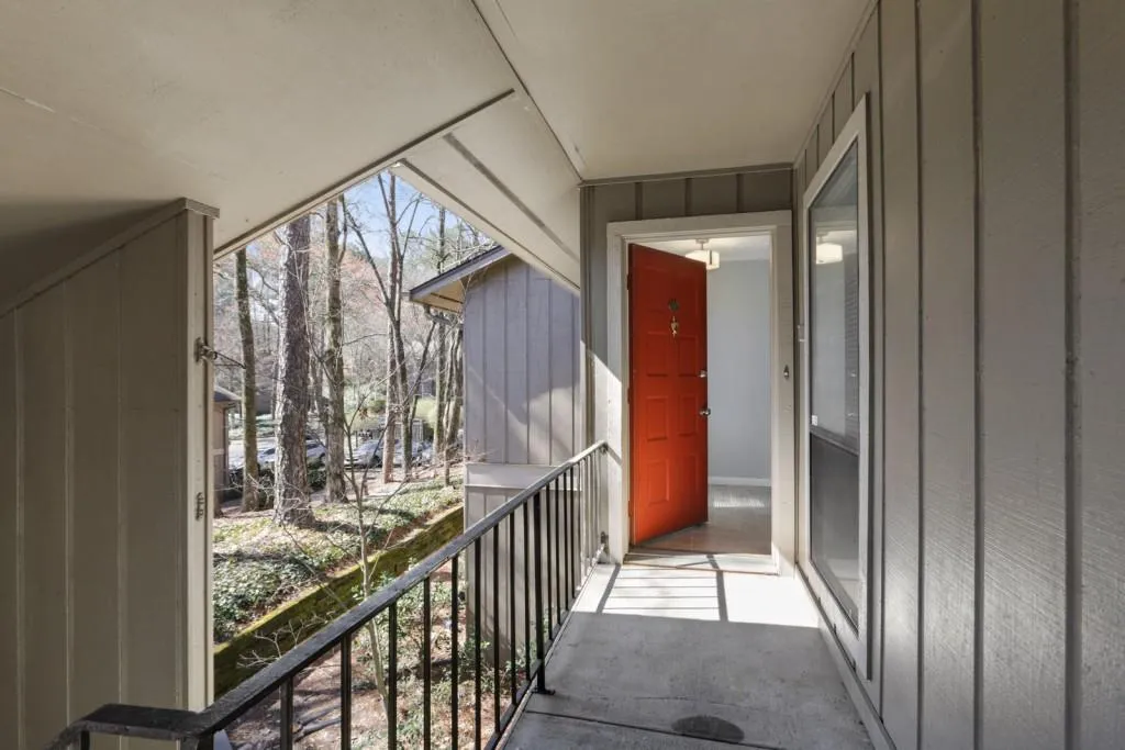 8740 Roswell Road Unit 6k, Sandy Springs, Georgia 30350, 3 Bedrooms Bedrooms, ,2 BathroomsBathrooms,Residential,Sold,8740 Roswell Road Unit 6k,6849832
