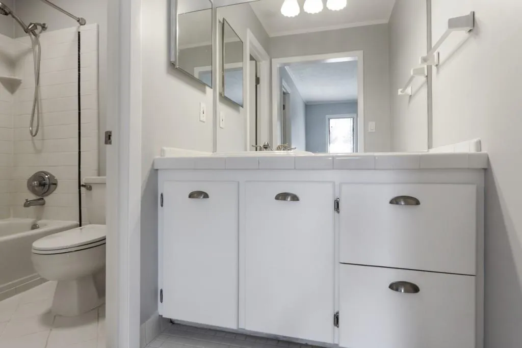 8740 Roswell Road Unit 6k, Sandy Springs, Georgia 30350, 3 Bedrooms Bedrooms, ,2 BathroomsBathrooms,Residential,Sold,8740 Roswell Road Unit 6k,6849832