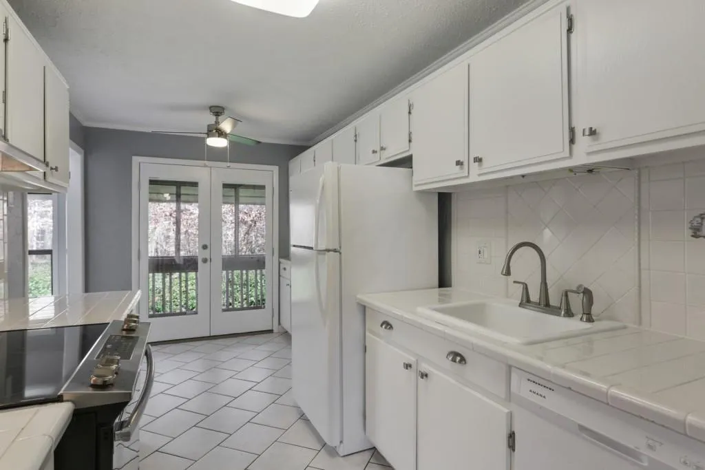 8740 Roswell Road Unit 6k, Sandy Springs, Georgia 30350, 3 Bedrooms Bedrooms, ,2 BathroomsBathrooms,Residential,Sold,8740 Roswell Road Unit 6k,6849832