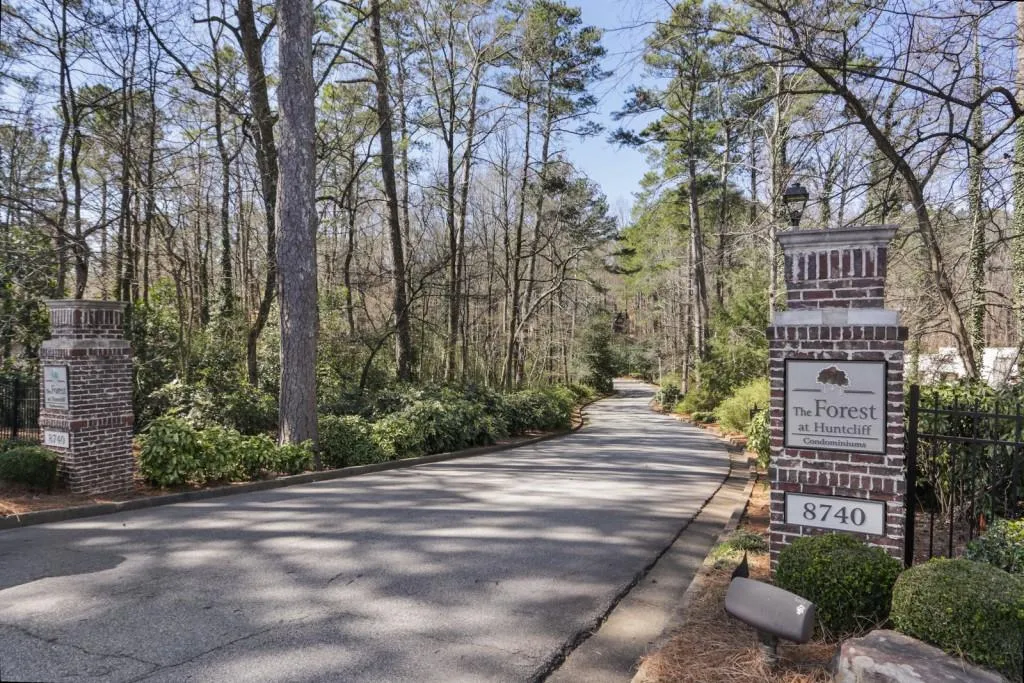 8740 Roswell Road Unit 6k, Sandy Springs, Georgia 30350, 3 Bedrooms Bedrooms, ,2 BathroomsBathrooms,Residential,Sold,8740 Roswell Road Unit 6k,6849832