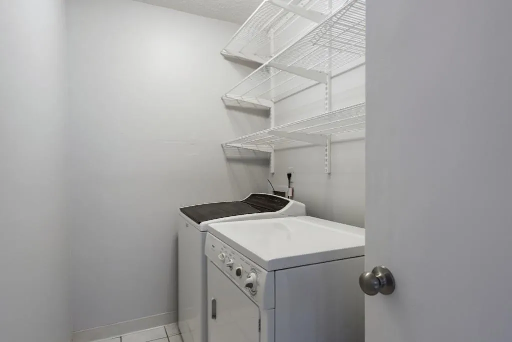 8740 Roswell Road Unit 6k, Sandy Springs, Georgia 30350, 3 Bedrooms Bedrooms, ,2 BathroomsBathrooms,Residential,Sold,8740 Roswell Road Unit 6k,6849832