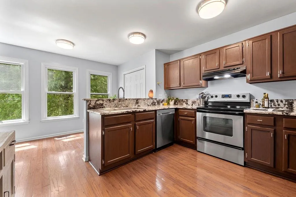 9075 Carroll Manor Drive, Sandy Springs, Georgia 30350, 3 Bedrooms Bedrooms, ,2 BathroomsBathrooms,Residential,Sold,9075 Carroll Manor Drive,7101313