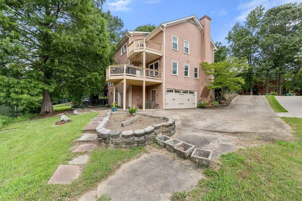 9075 Carroll Manor Drive, Sandy Springs, Georgia 30350, 3 Bedrooms Bedrooms, ,2 BathroomsBathrooms,Residential,Sold,9075 Carroll Manor Drive,7101313