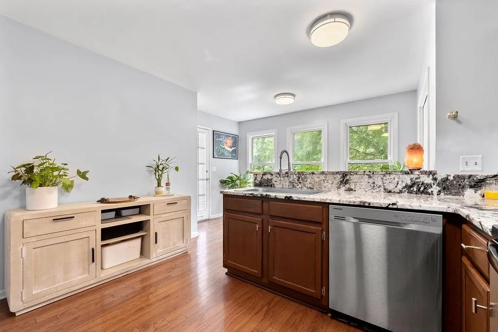 9075 Carroll Manor Drive, Sandy Springs, Georgia 30350, 3 Bedrooms Bedrooms, ,2 BathroomsBathrooms,Residential,Sold,9075 Carroll Manor Drive,7101313
