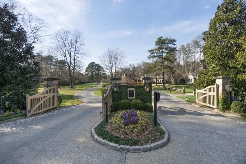 5350 Long Island Drive Nw, Atlanta, Georgia 30327, 6 Bedrooms Bedrooms, ,7 BathroomsBathrooms,Residential,Sold,5350 Long Island Drive Nw,5639473