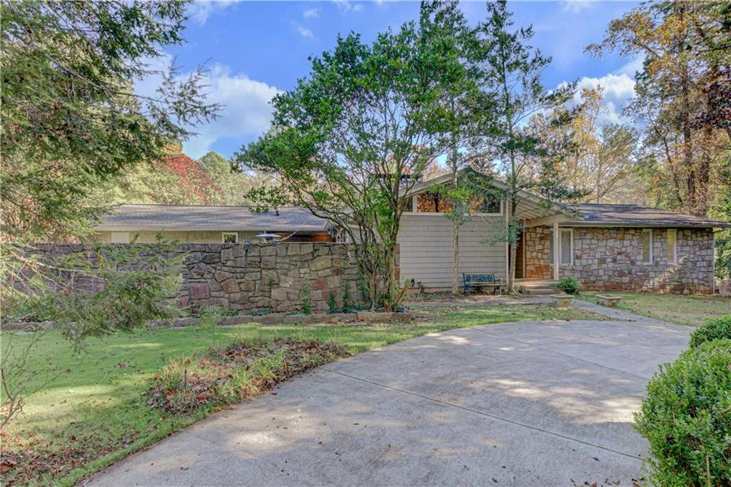 5435 High Point Road, Atlanta, Georgia 30342, 4 Bedrooms Bedrooms, ,3 BathroomsBathrooms,Residential,For Sale,5435 High Point Road,7678823