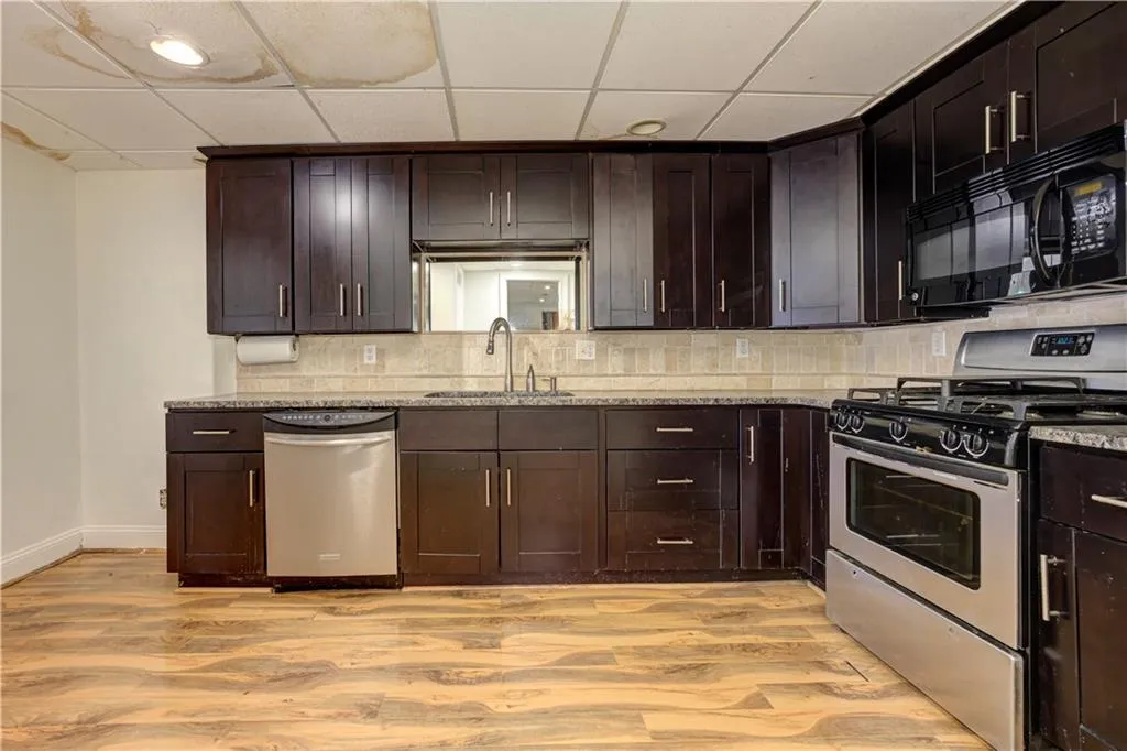 5435 High Point Road, Atlanta, Georgia 30342, 4 Bedrooms Bedrooms, ,3 BathroomsBathrooms,Residential,For Sale,5435 High Point Road,7678823