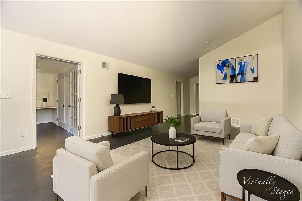 5435 High Point Road, Atlanta, Georgia 30342, 4 Bedrooms Bedrooms, ,3 BathroomsBathrooms,Residential,For Sale,5435 High Point Road,7678823